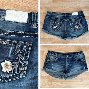 Shyanne (Boot Barn) Floral Embroidered Western Short Cuffed Denim Jean Shorts 33